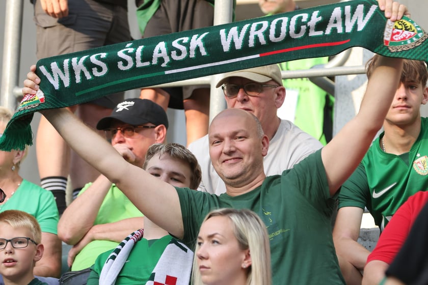 Mecz Śląsk-Wrocław vs Wieczysta Krak&oacute;w. Remis, a kibice na medal