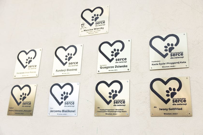 Wszyscy dotychczasowi laureaci Wrocławskiego Serca dla Zwierząt, uwiecznieni na partynickim torze