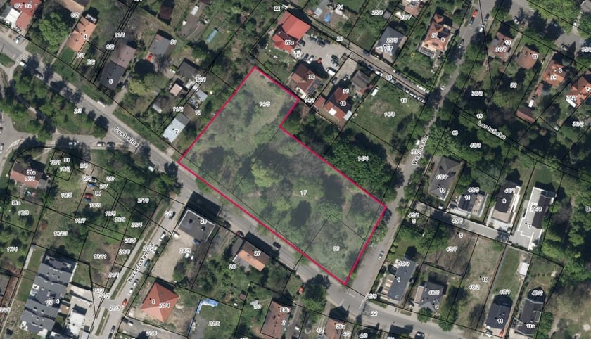 Lokalizacja&nbsp;skweru przy skrzyżowaniu ul. Centralnej i Węgierskiej na osiedlu Broch&oacute;w&nbsp;