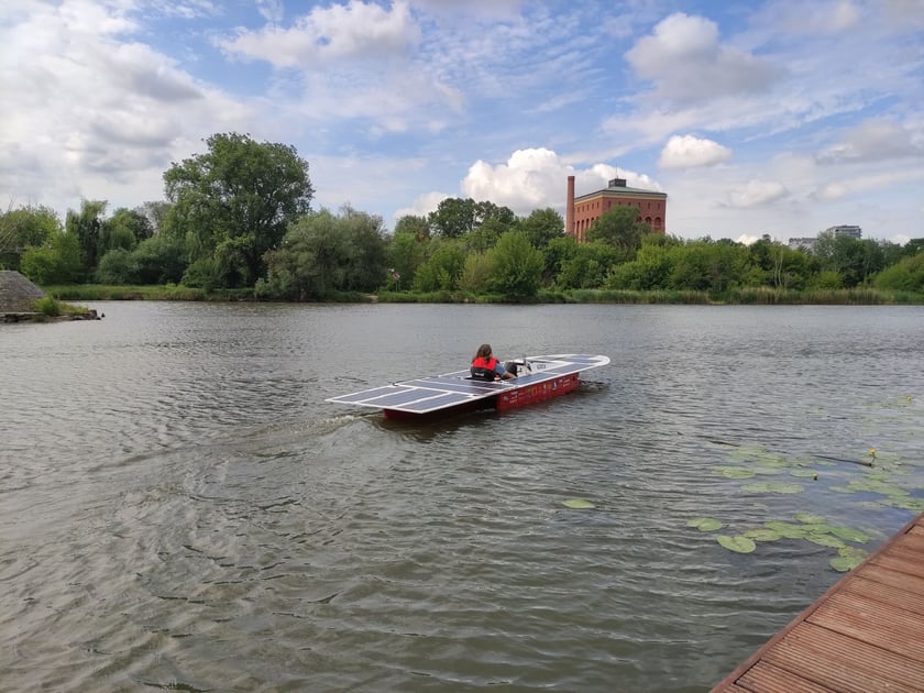 Studenci z koła naukowego PWr Solar Boat Team zbudowali łódź solarną