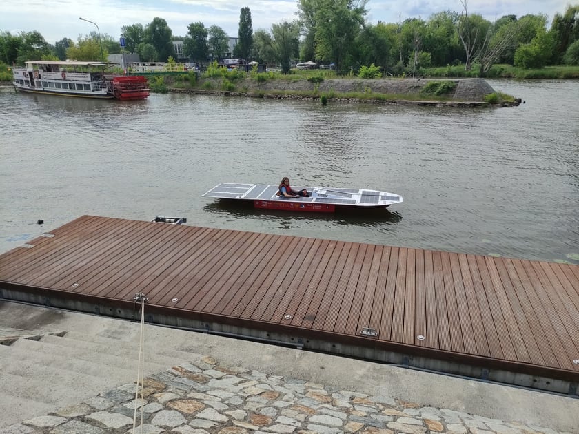 Studenci z koła naukowego PWr Solar Boat Team zbudowali łódź solarną