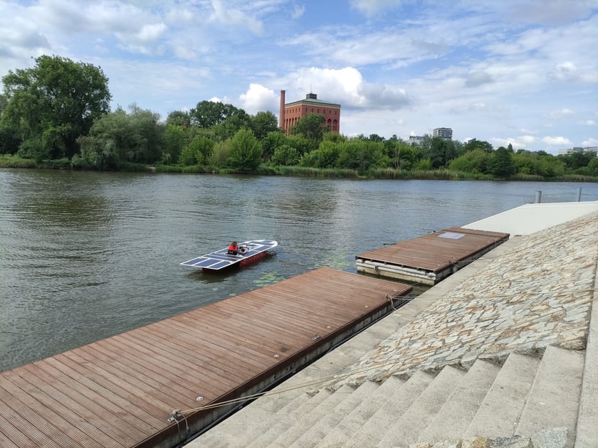Studenci z koła naukowego PWr Solar Boat Team zbudowali łódź solarną