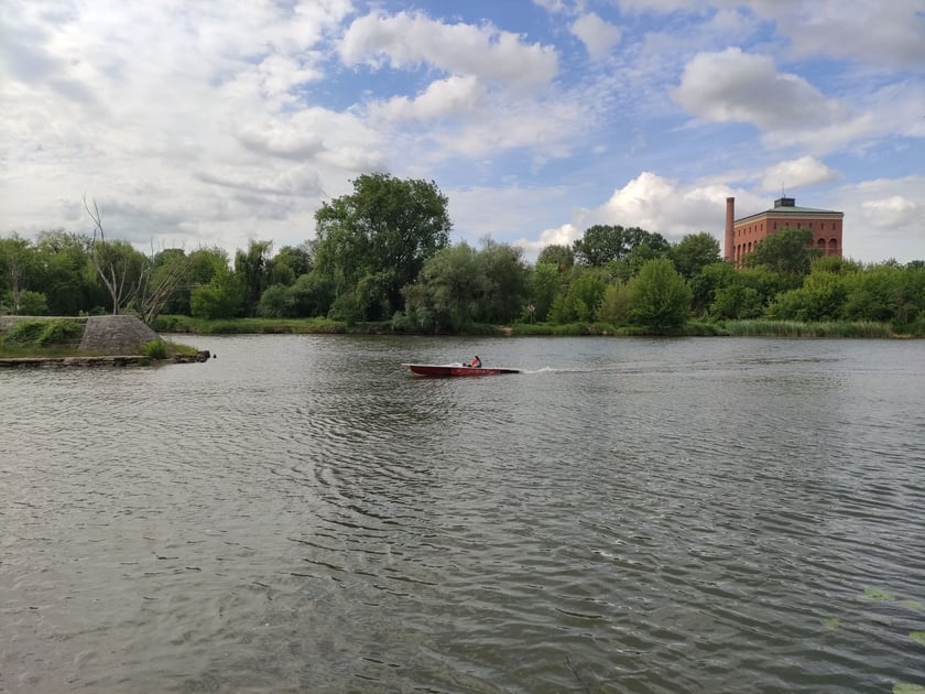 Studenci z koła naukowego PWr Solar Boat Team zbudowali łódź solarną