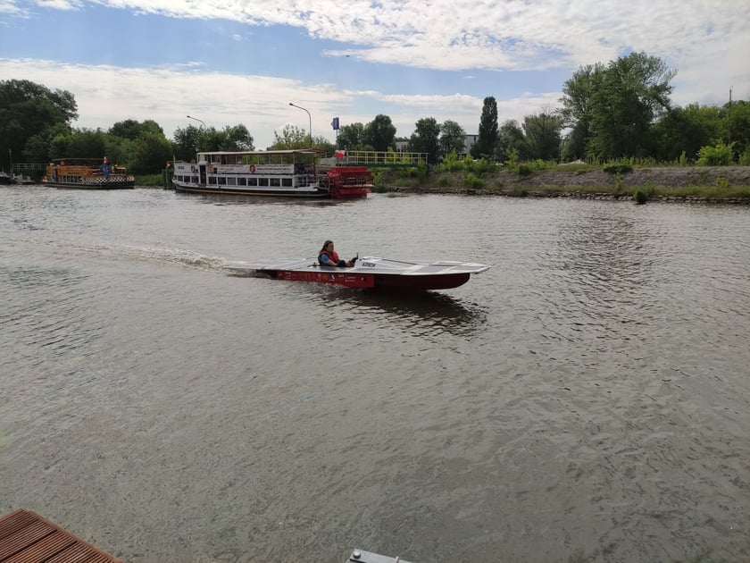 Studenci z koła naukowego PWr Solar Boat Team zbudowali łódź solarną