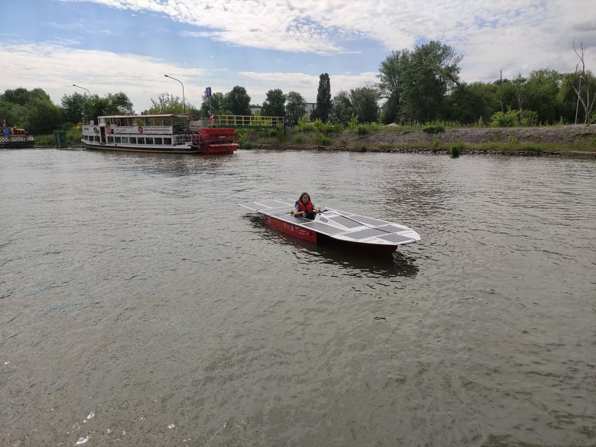Studenci z koła naukowego PWr Solar Boat Team zbudowali łódź solarną