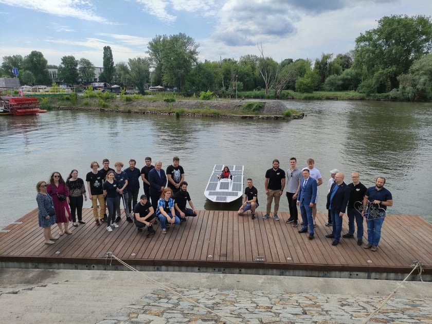 Studenci z koła naukowego PWr Solar Boat Team zbudowali łódź solarną
