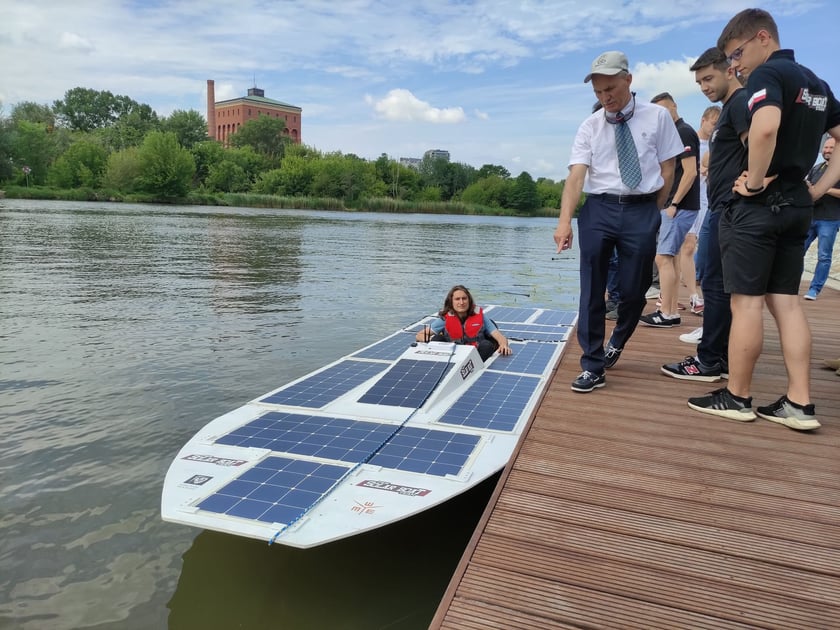 Studenci z koła naukowego PWr Solar Boat Team zbudowali łódź solarną