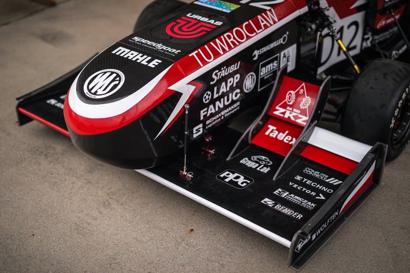 Pierwsze zawody, podczas których studenci z PWr Racing Team mieli okazję zaprezentować swój nowy bolid RT12e, zostały rozegrane na węgierskim torze Hungaroring
