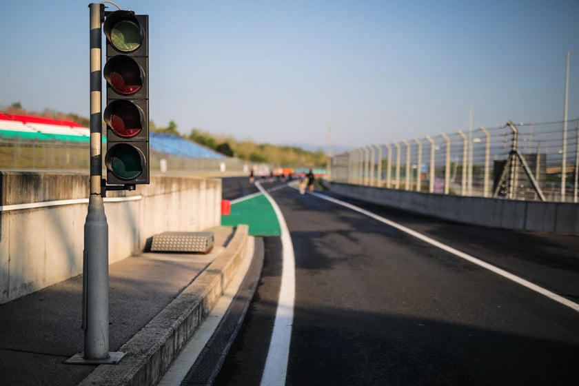Pierwsze zawody, podczas których studenci z PWr Racing Team mieli okazję zaprezentować swój nowy bolid RT12e, zostały rozegrane na węgierskim torze Hungaroring