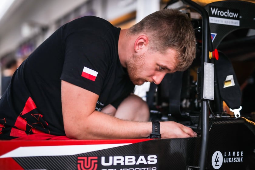 Pierwsze zawody, podczas których studenci z PWr Racing Team mieli okazję zaprezentować swój nowy bolid RT12e, zostały rozegrane na węgierskim torze Hungaroring