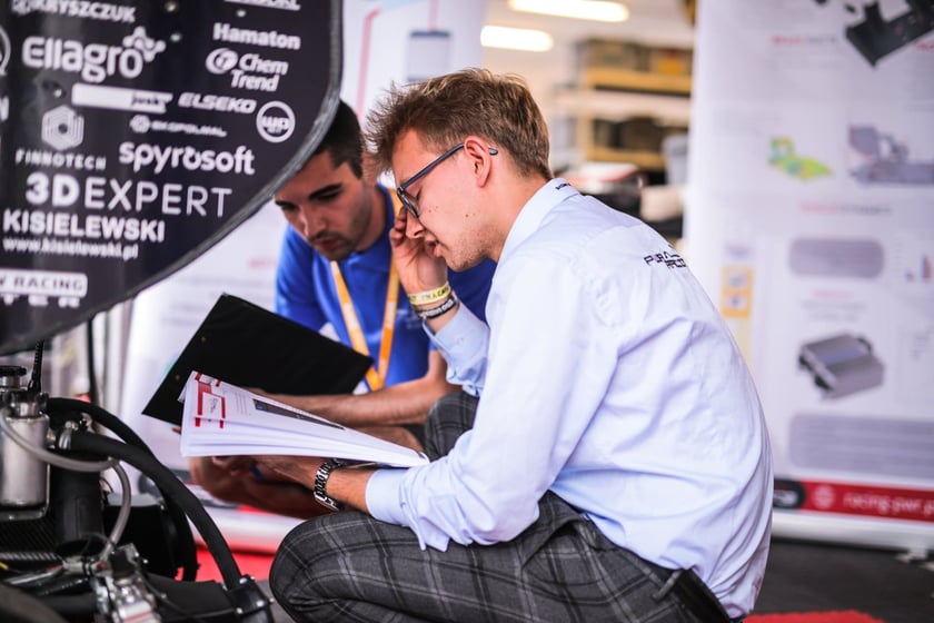 Pierwsze zawody, podczas których studenci z PWr Racing Team mieli okazję zaprezentować swój nowy bolid RT12e, zostały rozegrane na węgierskim torze Hungaroring