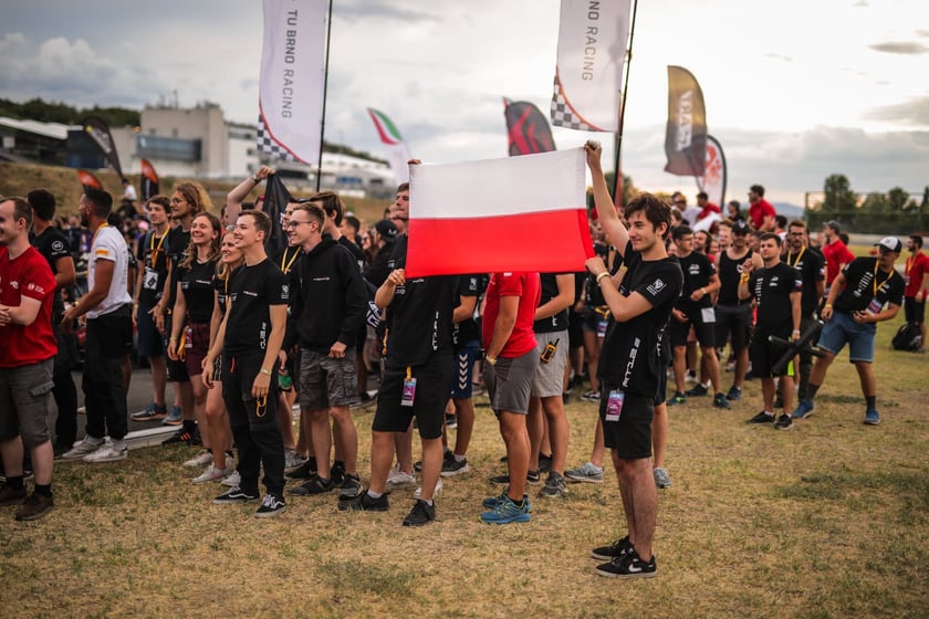 Pierwsze zawody, podczas których studenci z PWr Racing Team mieli okazję zaprezentować swój nowy bolid RT12e, zostały rozegrane na węgierskim torze Hungaroring