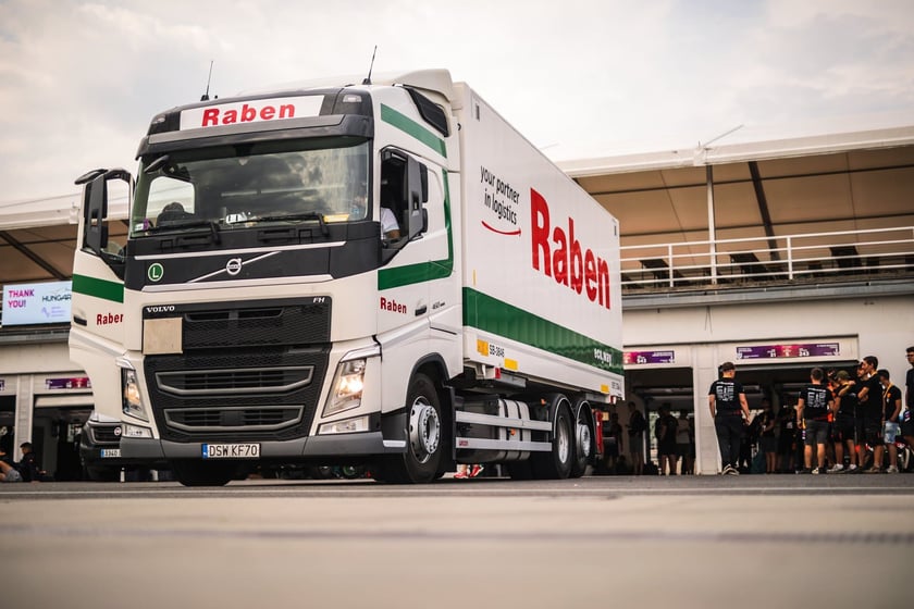 Pierwsze zawody, podczas których studenci z PWr Racing Team mieli okazję zaprezentować swój nowy bolid RT12e, zostały rozegrane na węgierskim torze Hungaroring