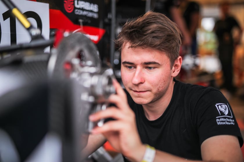 Pierwsze zawody, podczas których studenci z PWr Racing Team mieli okazję zaprezentować swój nowy bolid RT12e, zostały rozegrane na węgierskim torze Hungaroring