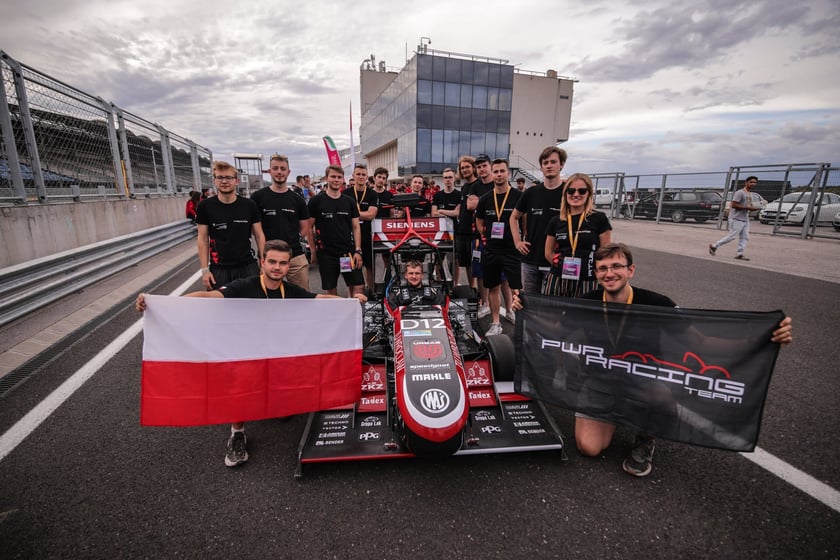 Pierwsze zawody, podczas których studenci z PWr Racing Team mieli okazję zaprezentować swój nowy bolid RT12e, zostały rozegrane na węgierskim torze Hungaroring