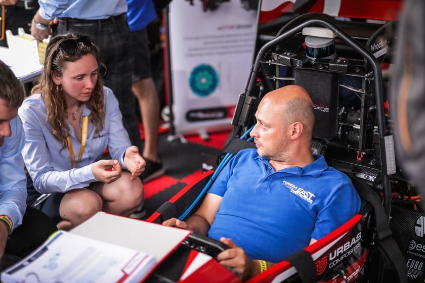 Pierwsze zawody, podczas których studenci z PWr Racing Team mieli okazję zaprezentować swój nowy bolid RT12e, zostały rozegrane na węgierskim torze Hungaroring