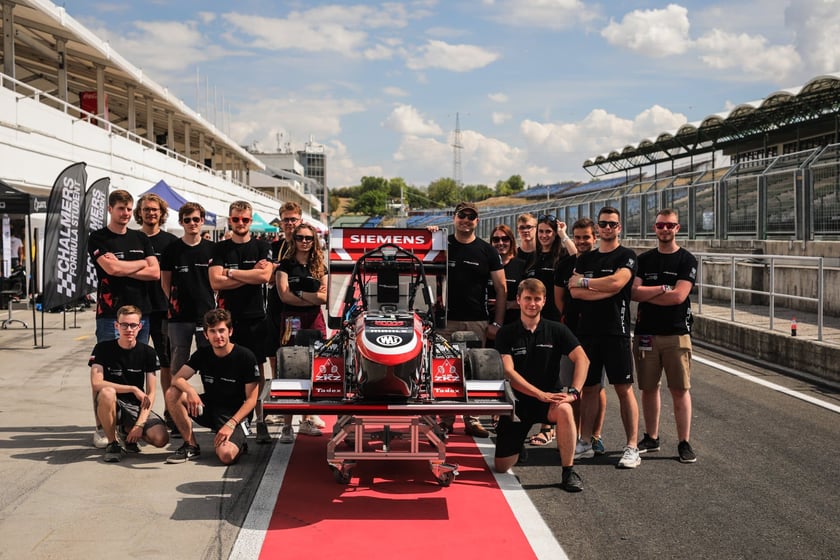 Pierwsze zawody, podczas których studenci z PWr Racing Team mieli okazję zaprezentować swój nowy bolid RT12e, zostały rozegrane na węgierskim torze Hungaroring