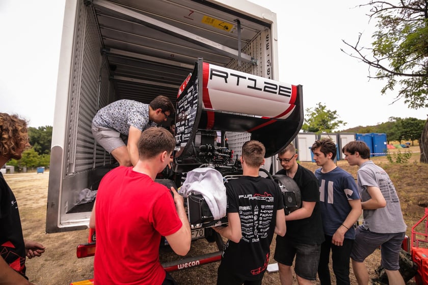 Pierwsze zawody, podczas których studenci z PWr Racing Team mieli okazję zaprezentować swój nowy bolid RT12e, zostały rozegrane na węgierskim torze Hungaroring
