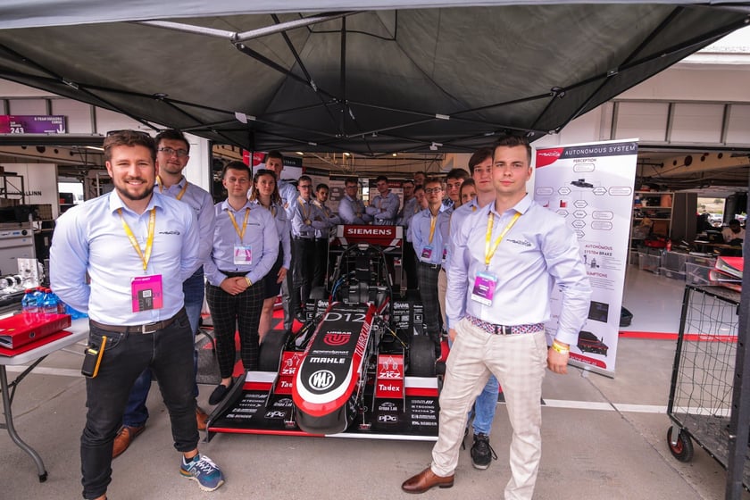 Pierwsze zawody, podczas których studenci z PWr Racing Team mieli okazję zaprezentować swój nowy bolid RT12e, zostały rozegrane na węgierskim torze Hungaroring