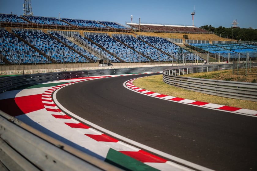 Pierwsze zawody, podczas których studenci z PWr Racing Team mieli okazję zaprezentować swój nowy bolid RT12e, zostały rozegrane na węgierskim torze Hungaroring