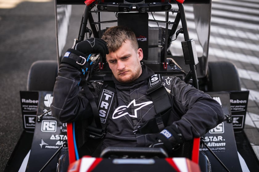 Pierwsze zawody, podczas których studenci z PWr Racing Team mieli okazję zaprezentować swój nowy bolid RT12e, zostały rozegrane na węgierskim torze Hungaroring