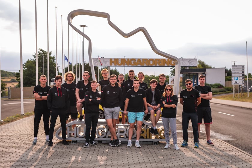 Pierwsze zawody, podczas których studenci z PWr Racing Team mieli okazję zaprezentować swój nowy bolid RT12e, zostały rozegrane na węgierskim torze Hungaroring