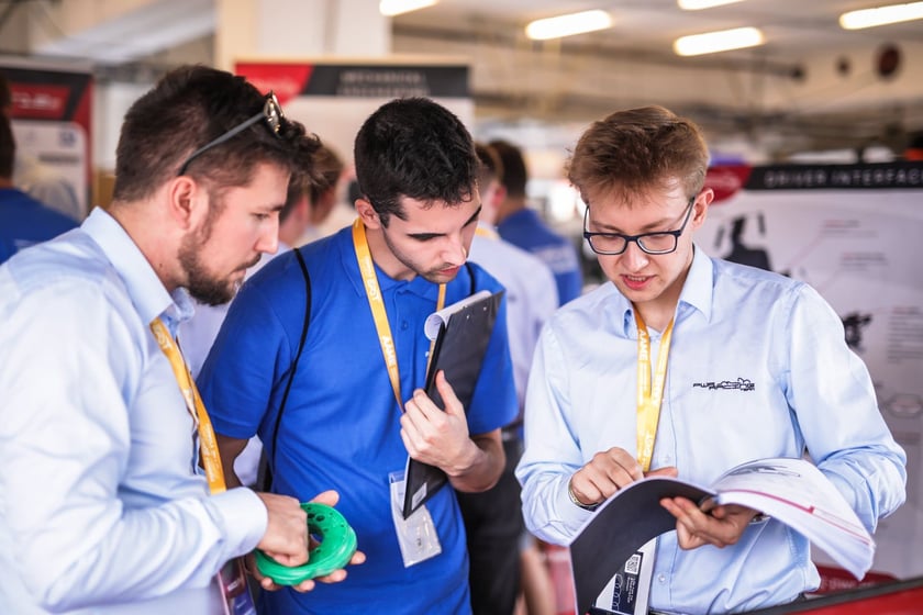Pierwsze zawody, podczas których studenci z PWr Racing Team mieli okazję zaprezentować swój nowy bolid RT12e, zostały rozegrane na węgierskim torze Hungaroring