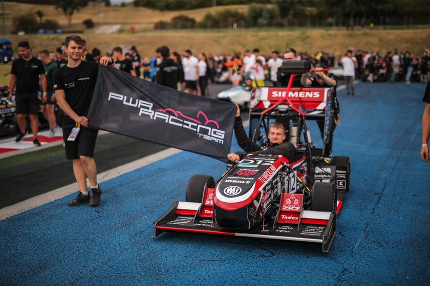 Pierwsze zawody, podczas których studenci z PWr Racing Team mieli okazję zaprezentować swój nowy bolid RT12e, zostały rozegrane na węgierskim torze Hungaroring