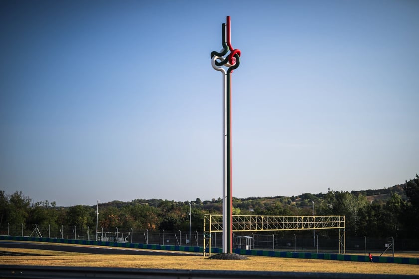 Pierwsze zawody, podczas których studenci z PWr Racing Team mieli okazję zaprezentować swój nowy bolid RT12e, zostały rozegrane na węgierskim torze Hungaroring