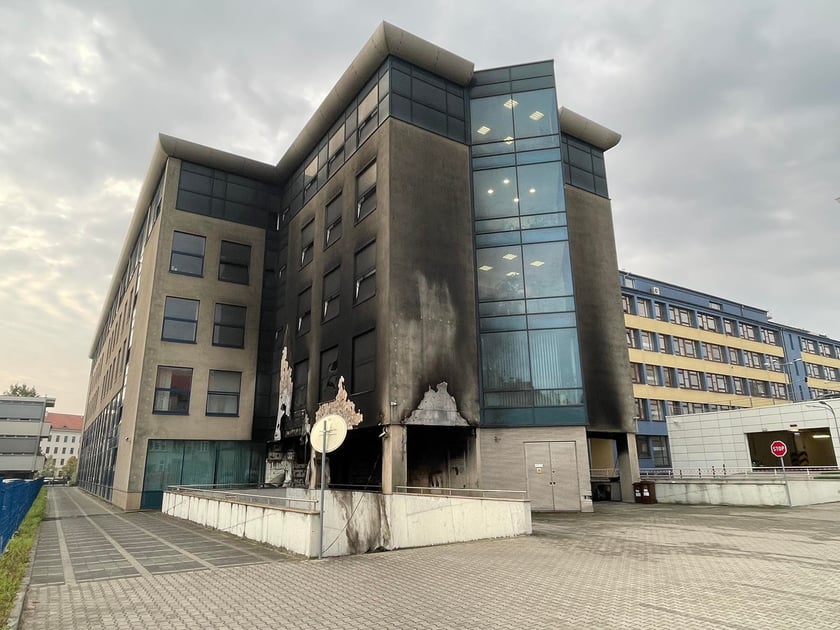 Ogień pojawił się na Uniwersytecie Przyrodniczym w czwartek wieczorem. Dzisiaj (piątek, 14.10.) trwa szacowanie strat. Na zdjęciu budynek Przyrodniczego