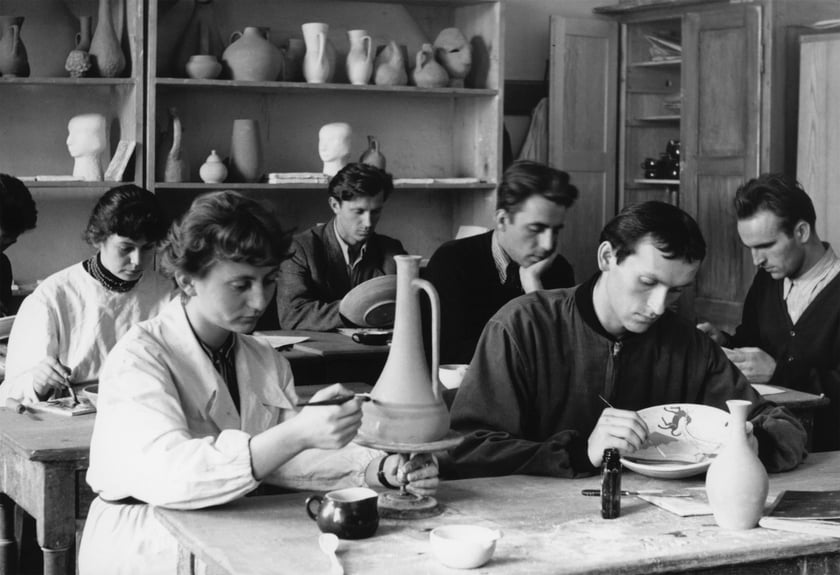 Państwowa Wyższa Szkoła Sztuk Plastycznych, pracownia ceramiki, zajęcia (1956)