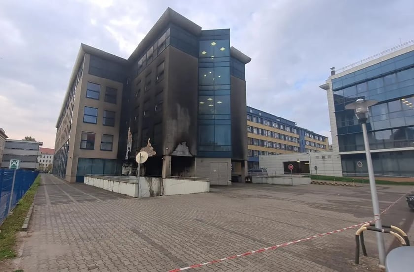 Zniszczony w pożarze gmach Centrum Dydaktyczno-Naukowego Uniwersytetu Przyrodniczego we Wrocławiu