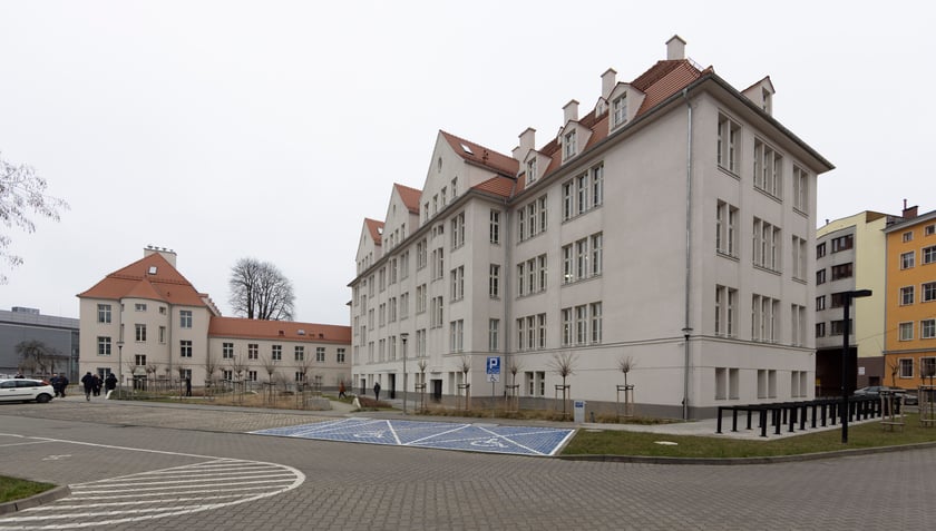 Uroczystość otwarcia po remoncie budynku dawnego szpitala według projektu Maxa Berga, obecnie siedziby Wydziału Matematyki PWr