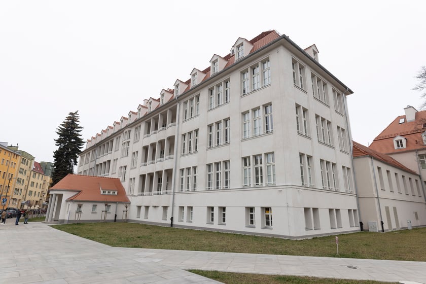 Uroczystość otwarcia po remoncie budynku dawnego szpitala według projektu Maxa Berga, obecnie siedziby Wydziału Matematyki PWr
