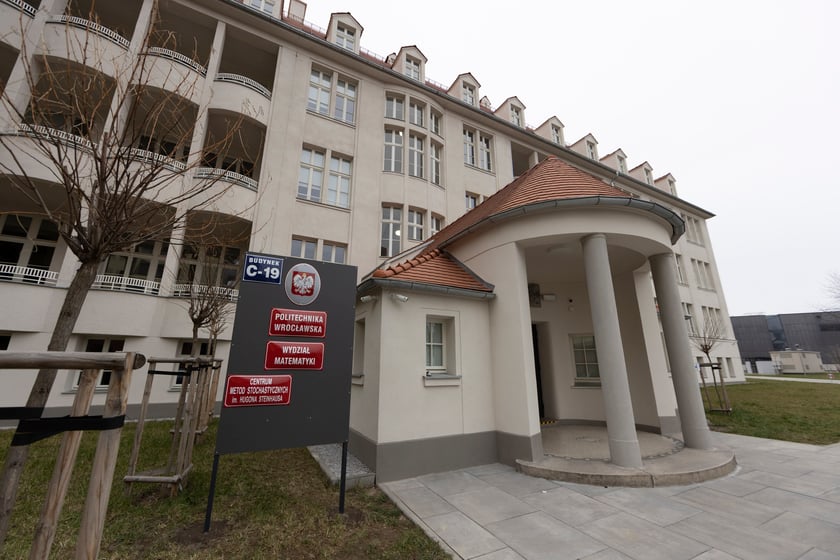 Uroczystość otwarcia po remoncie budynku dawnego szpitala według projektu Maxa Berga, obecnie siedziby Wydziału Matematyki PWr
