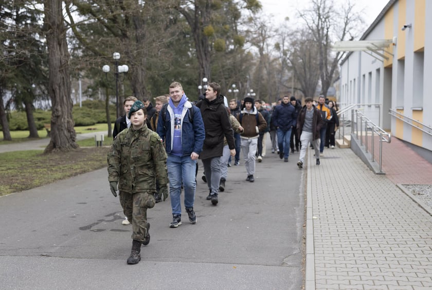 Ruch między budynkami AWL nie ustawał aż do godziny 15.00.&nbsp;&nbsp;
