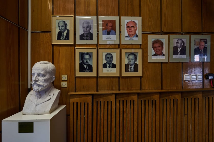Sale wykładowe i wnętrza budynków historycznego kampusu Uniwersytetu Medycznego we Wrocławiu