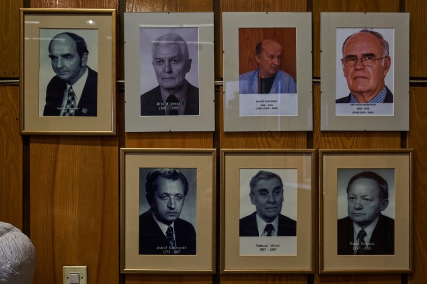 Sale wykładowe i wnętrza budynków historycznego kampusu Uniwersytetu Medycznego we Wrocławiu