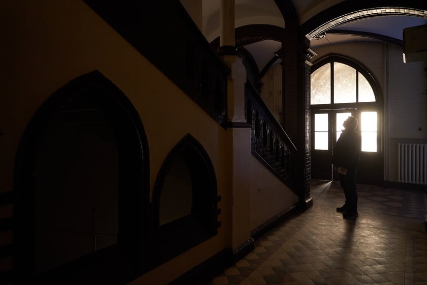 Sale wykładowe i wnętrza budynków historycznego kampusu Uniwersytetu Medycznego we Wrocławiu