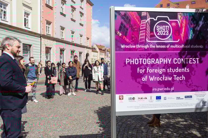 We Wrocławiu oglądać można pokonkursową wystawę prac fotograficznych, które wykonali zagraniczni studenci uczący się we Wrocławiu