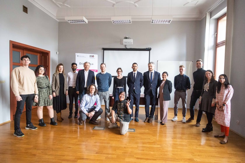 We Wrocławiu oglądać można pokonkursową wystawę prac fotograficznych, które wykonali zagraniczni studenci uczący się we Wrocławiu