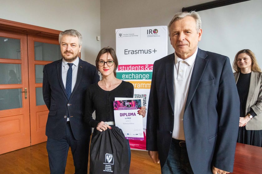 We Wrocławiu oglądać można pokonkursową wystawę prac fotograficznych, które wykonali zagraniczni studenci uczący się we Wrocławiu