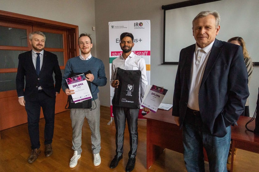 We Wrocławiu oglądać można pokonkursową wystawę prac fotograficznych, które wykonali zagraniczni studenci uczący się we Wrocławiu