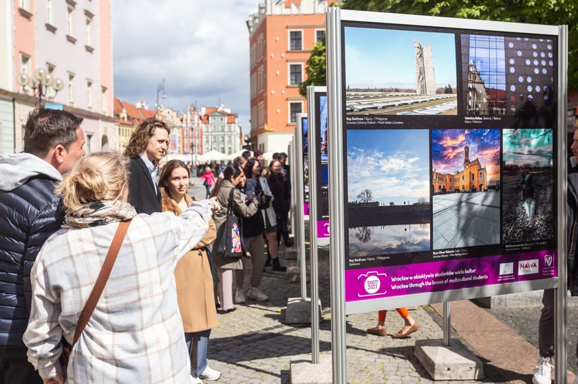 We Wrocławiu oglądać można pokonkursową wystawę prac fotograficznych, które wykonali zagraniczni studenci uczący się we Wrocławiu