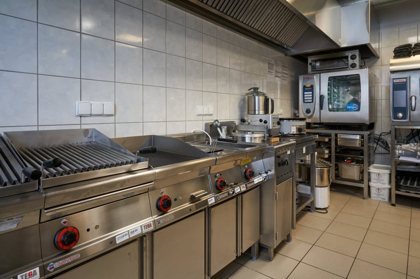 Po prawej grille, na wprost piece&nbsp;konwekcyjno-parowe
