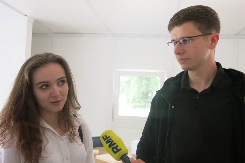 Lidia Kosztołowicz, studentka Wydziału Architektury, i&nbsp;Sebastian Dobrolinski, student budownictwa, studenci, kt&oacute;rzy pracowali nad prototypami domu pomocowego

&nbsp;