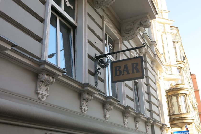 Bar Smaczek przy ul. Trzebnickiej 1 czynny jest od poniedziałku do piątku w godz. 11.00&ndash;17.00.