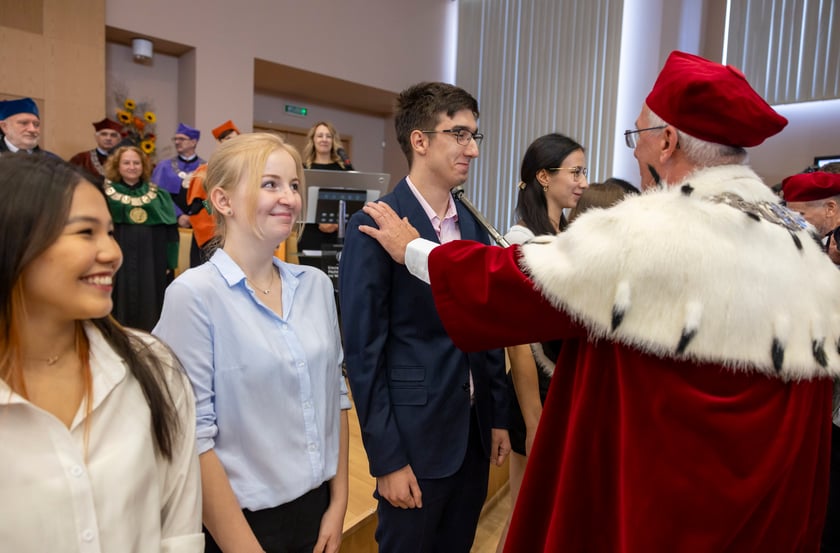 Inauguracja roku akademickiego 2023/2024 na Uniwersytecie Przyrodniczym - pasowanie nowych student&oacute;w