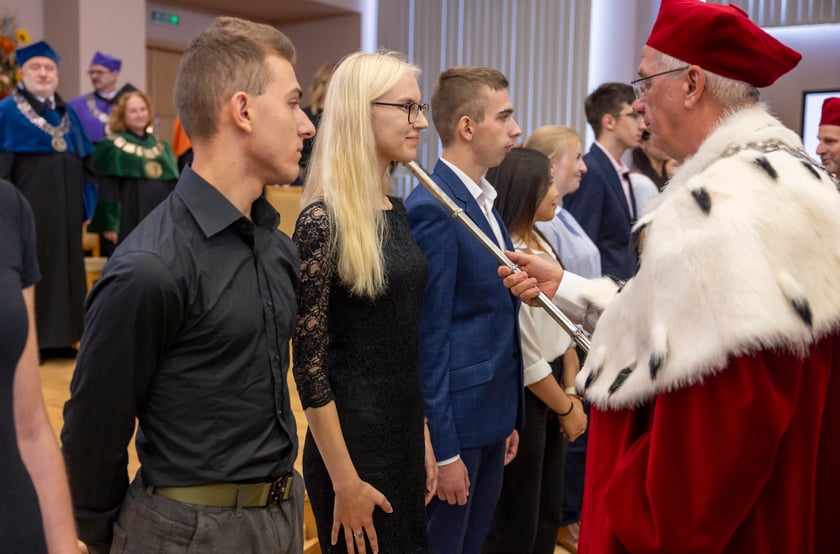 Inauguracja roku akademickiego 2023/2024 na Uniwersytecie Przyrodniczym - pasowanie nowych student&oacute;w