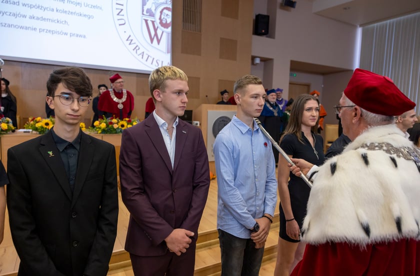 Inauguracja roku akademickiego 2023/2024 na Uniwersytecie Przyrodniczym - pasowanie nowych student&oacute;w